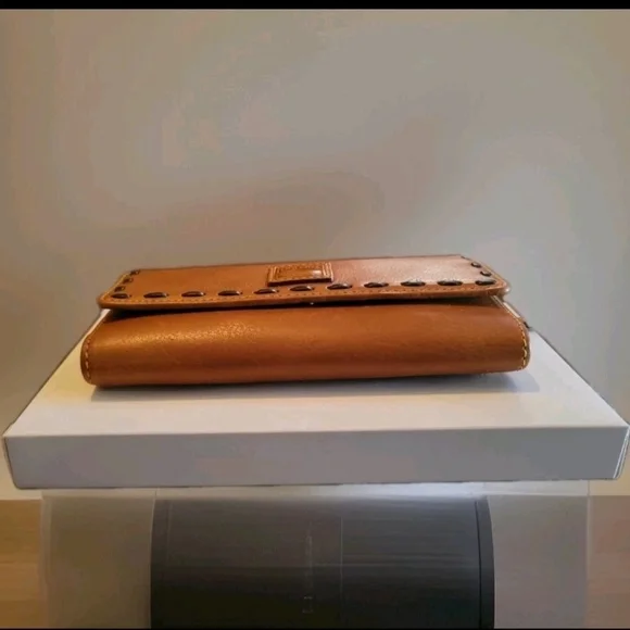 Dooney & Bourke Florentine Leather Natural Wallet NWT FINAL MARKDOWN - Picture 10 of 13